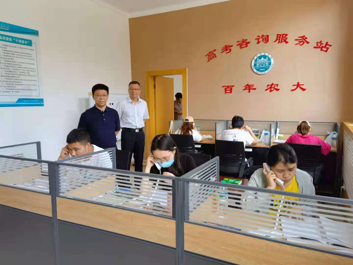申書興校長(zhǎng)調(diào)研指導(dǎo)高考咨詢服務(wù)工作 推動(dòng)教育信息咨詢質(zhì)量提升